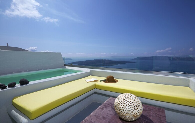 Hotel Caldera Edge Suites