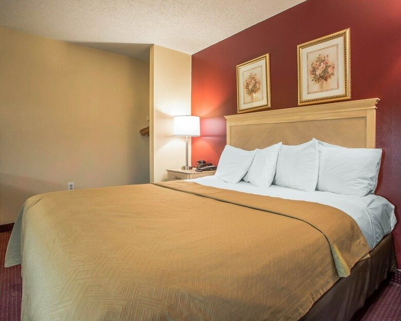 Hotel Rodeway Inn & Suites