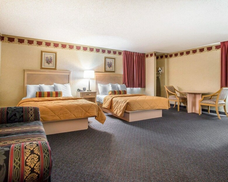 Hotel Rodeway Inn & Suites