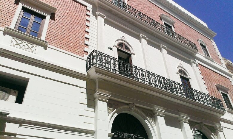 Hotel Central Gallery Rooms