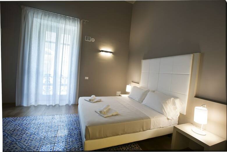 Hotel Central Gallery Rooms