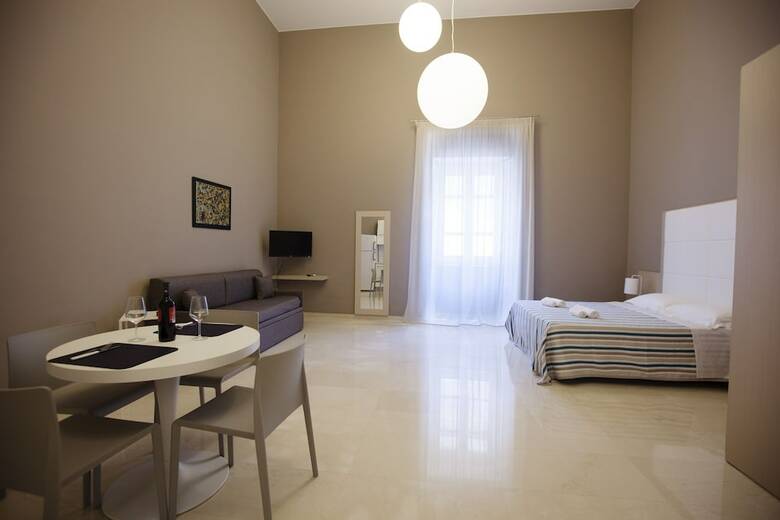 Hotel Central Gallery Rooms