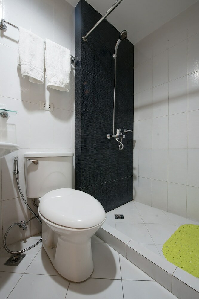 Oyo 456 Festive Hotel