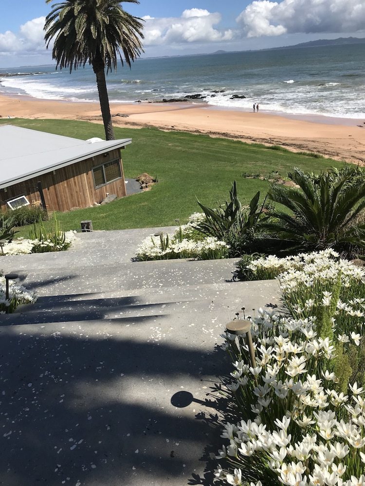 Apartamentos Golden Sand Beachfront Accommodation