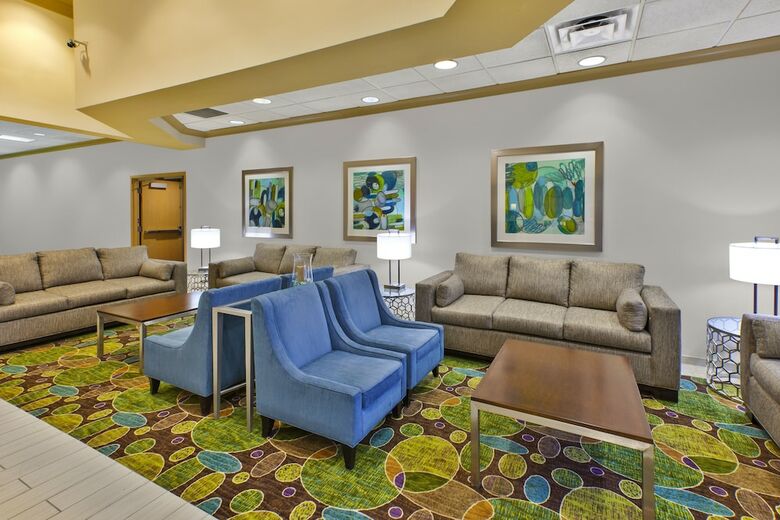 Holiday Inn Hotel & Suites Bolingbrook