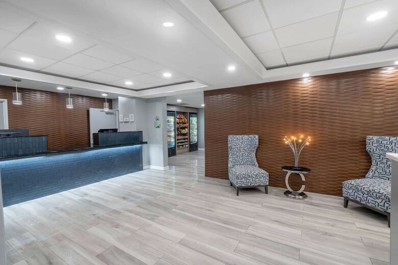 Motel Clarion Pointe