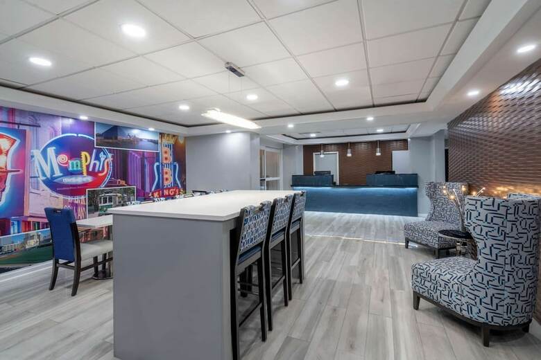 Motel Clarion Pointe