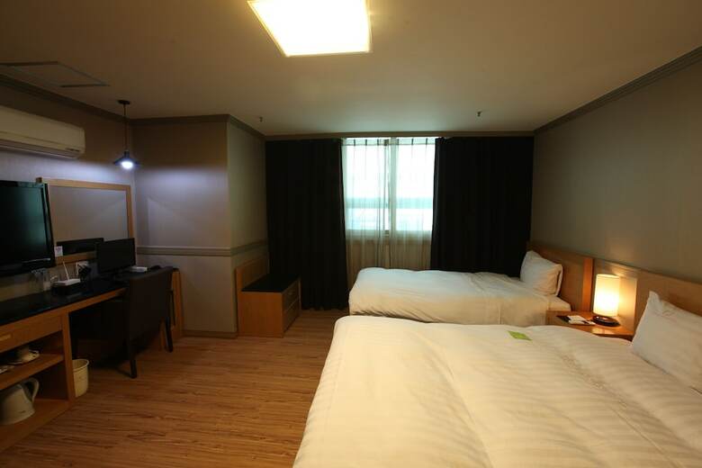 Changwon At Business Hotel