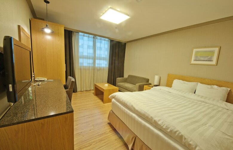 Changwon At Business Hotel