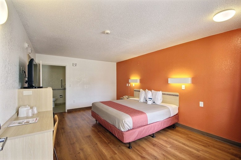 Motel 6 Laredo, Tx - North I-35