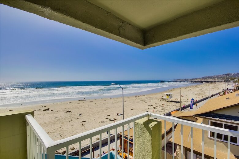 Surfer Beach Hotel