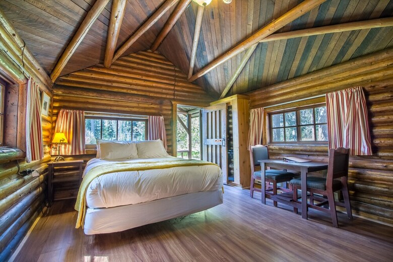 Cabana Kootenay Park Lodge