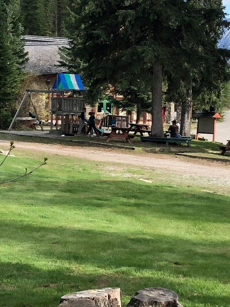 Cabana Kootenay Park Lodge