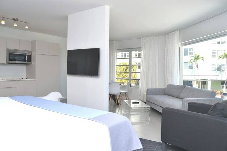 North Beach Hotel