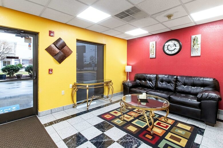 Hotel Rodeway Inn & Suites