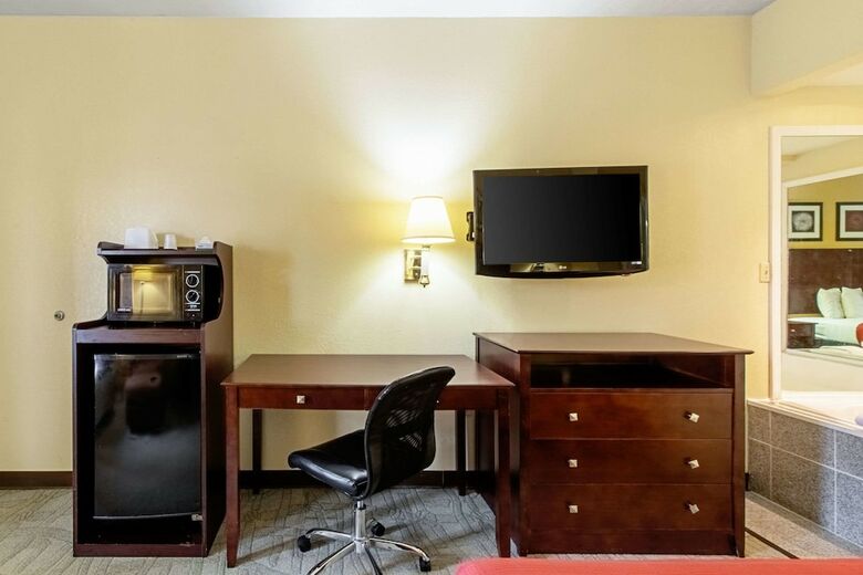 Hotel Rodeway Inn & Suites