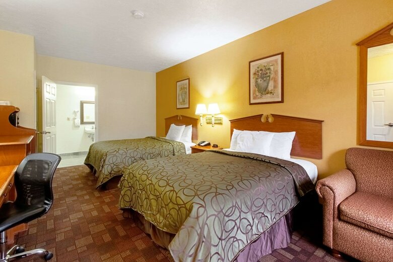 Hotel Rodeway Inn & Suites