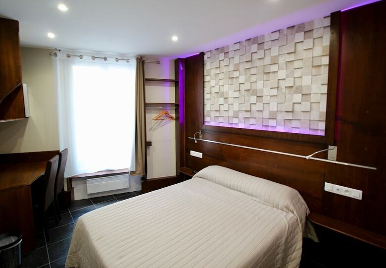 Hotel H�tel Des Pyr�n�es