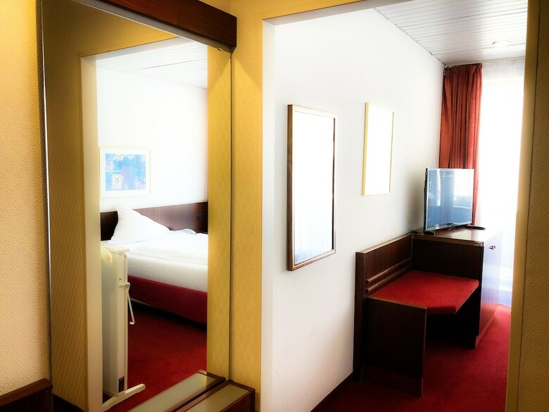 Park Hotel Theater