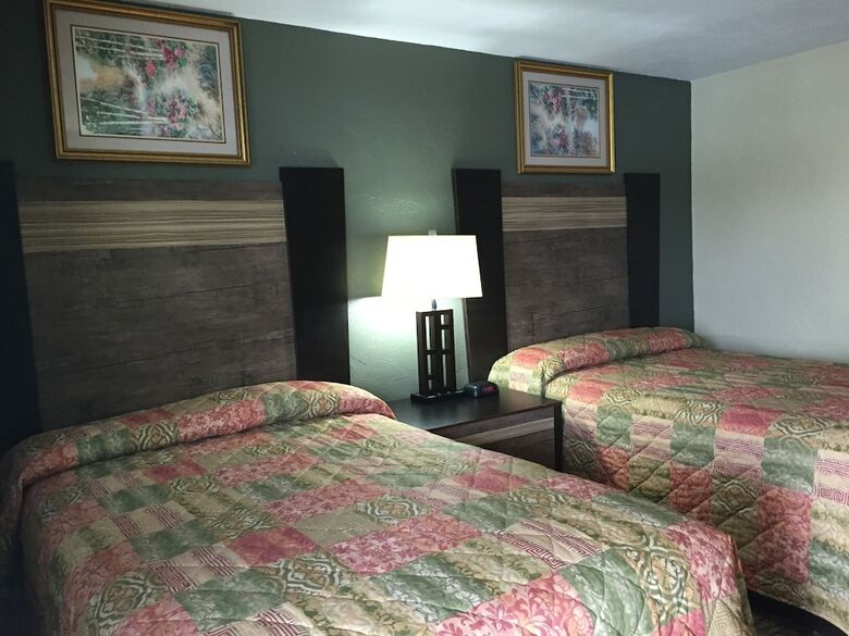 Track & Turf Motel