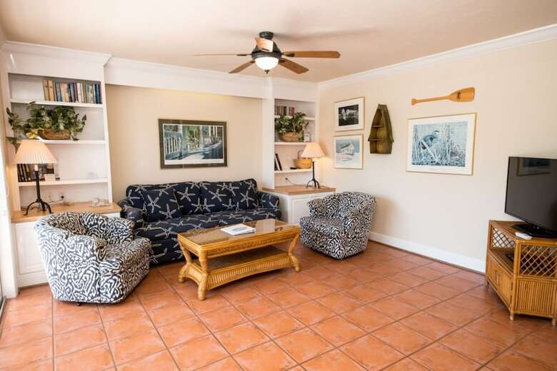 Tortuga Inn Beach Resort