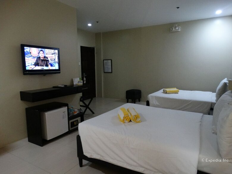 Holiday Suites Hotel & Resort