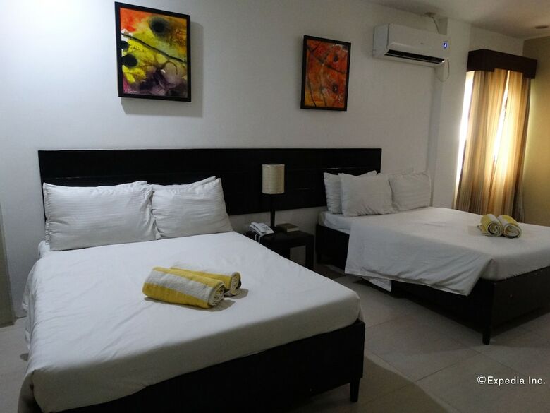Holiday Suites Hotel & Resort