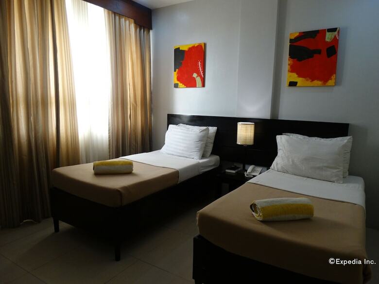Holiday Suites Hotel & Resort