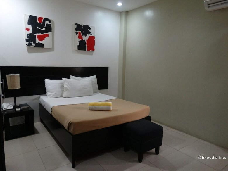 Holiday Suites Hotel & Resort