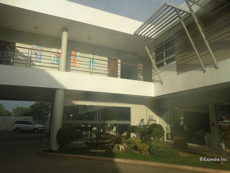 Holiday Suites Hotel & Resort