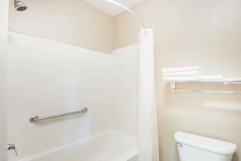 Motel Super 8 By Wyndham Iola Ks