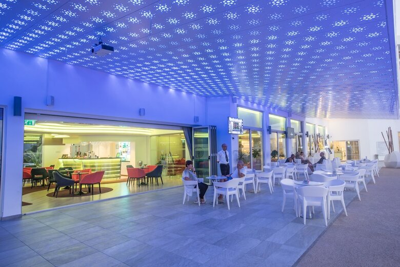 Vassos Nissi Plage Hotel