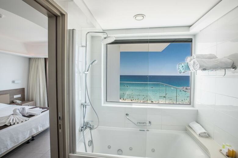 Vassos Nissi Plage Hotel
