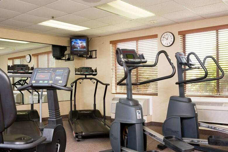 Radisson Hotel And Suites Chelmsford / Lowell