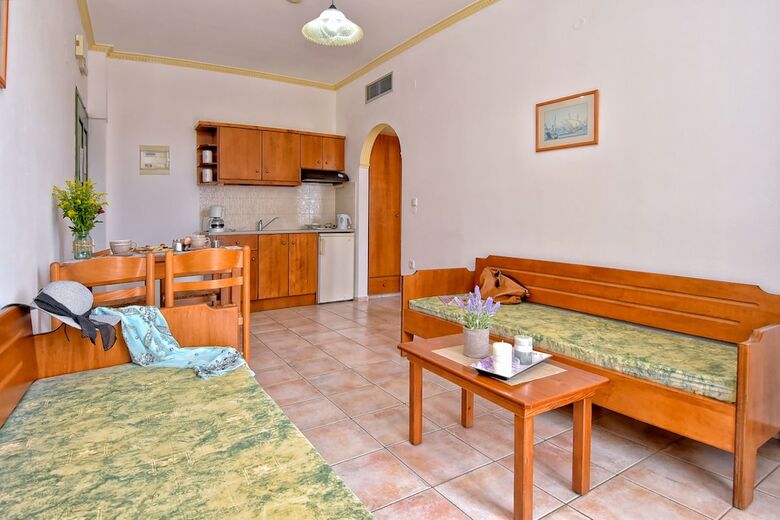 Aparthotel Aspri Petra