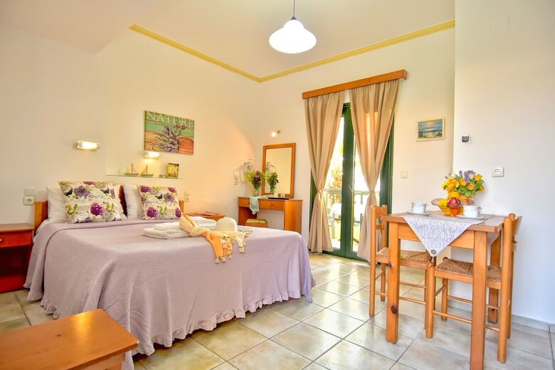 Aparthotel Aspri Petra