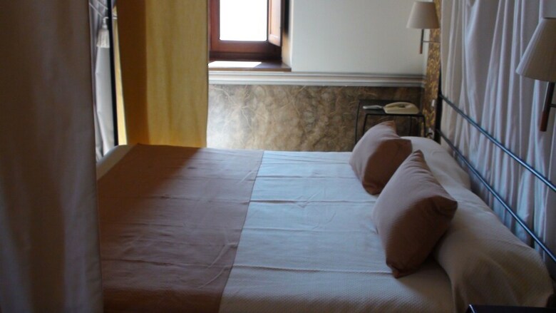 Hostal Hospederia Monasterio De Rueda