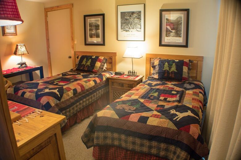 Chateaux Condominiums By Crested Butte Lodging