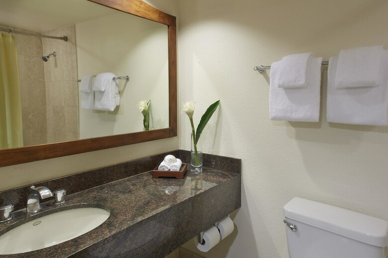 Luana Waikiki Hotel & Suites