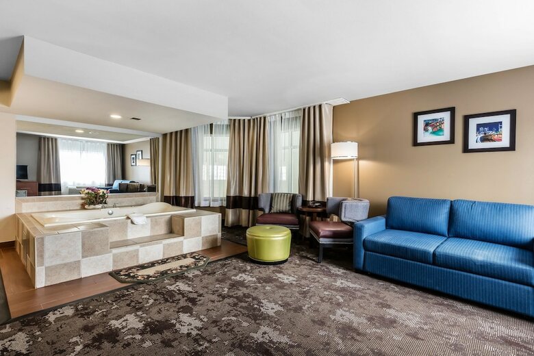 Hotel Comfort Inn & Suites