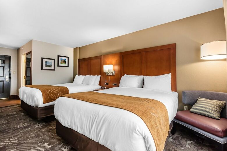 Hotel Comfort Inn & Suites