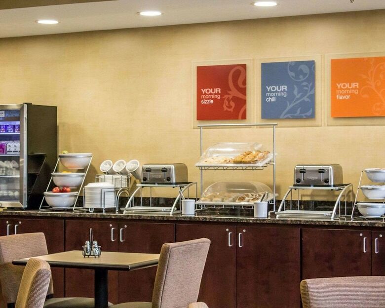 Hotel Comfort Inn & Suites