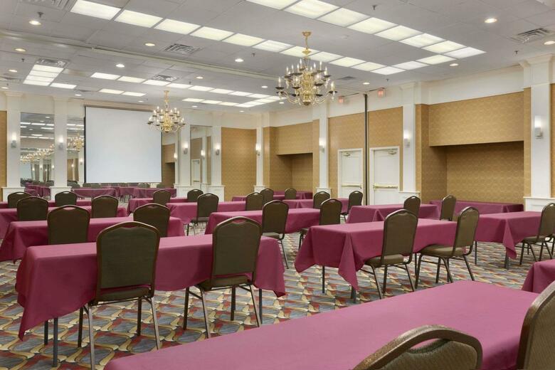 Hotel Ramada By Wyndham Rochelle Park Near Paramus