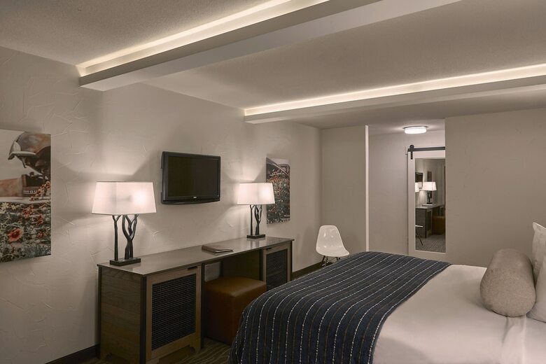 Hotel Fredericksburg Inn & Suites