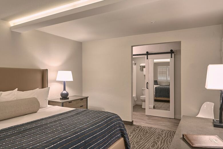 Hotel Fredericksburg Inn & Suites