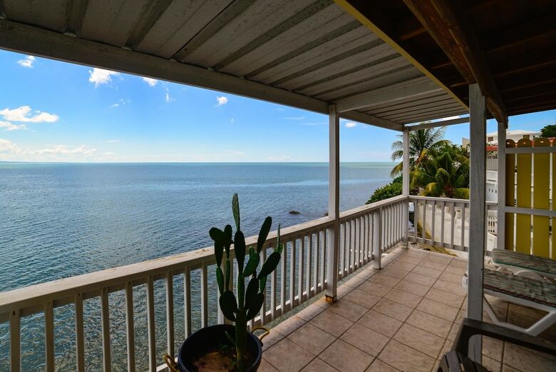 Lemontree Oceanfront Cottages