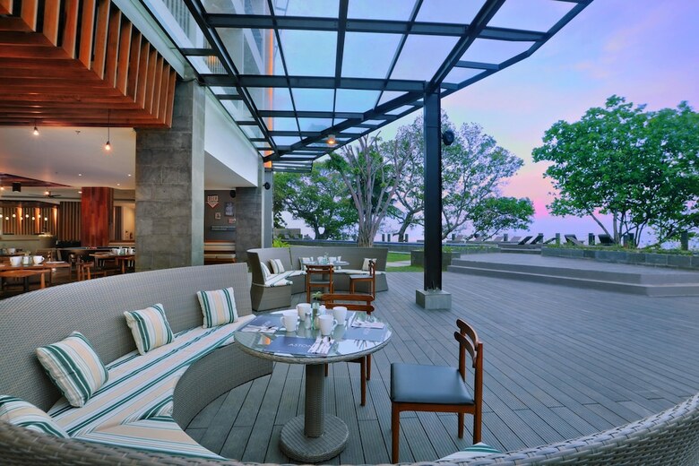 Hotel Aston Anyer Beach Resort