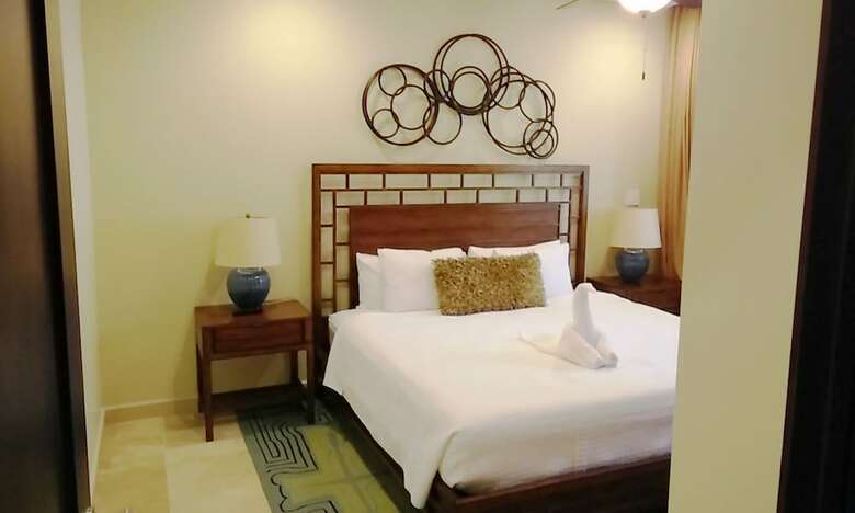 Hotel Grand Roatan Caribbean Resort
