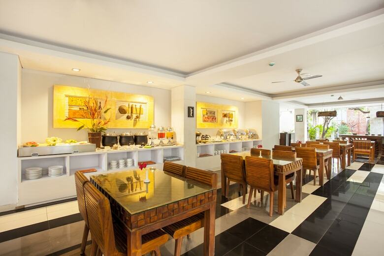 Fourteen Roses Hotel