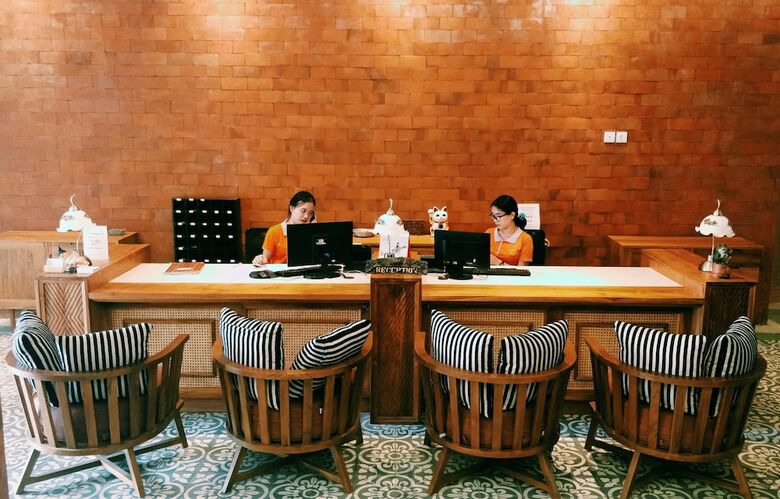 Fourteen Roses Hotel